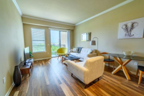 1BR Executive Suite With Pool, Gym & Fast Wi-Fi By ENVITAE